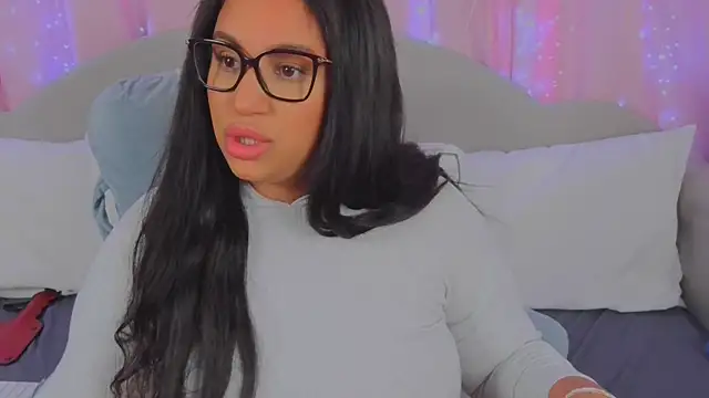 Snapshot of MeghanXO chatting on December 18, 2:49 pm MeghanXO online show from December 18, 2:49 pm