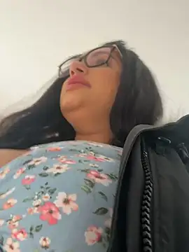 Snapshot of MeghanXO chatting on December 19, 6:34 pm MeghanXO online show from December 19, 6:34 pm