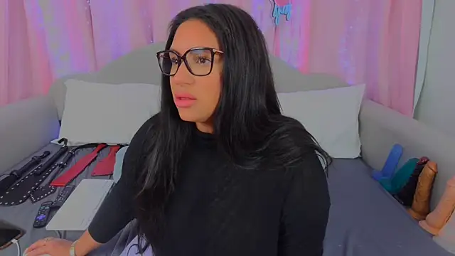 Snapshot of MeghanXO chatting on January 2, 2:57 pm MeghanXO online show from January 2, 2:57 pm