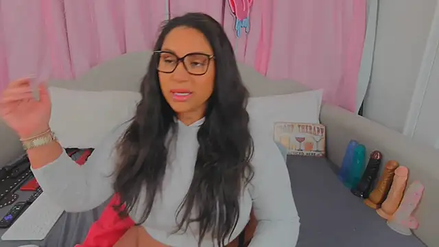 Snapshot of MeghanXO chatting on February 1, 2:02 pm MeghanXO online show from February 1, 2:02 pm