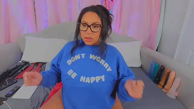 Snapshot of MeghanXO chatting on February 5, 3:34 am MeghanXO online show from February 5, 3:34 am