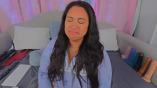 Snapshot of MeghanXO chatting on February 9, 12:30 pm MeghanXO online show from February 9, 12:30 pm