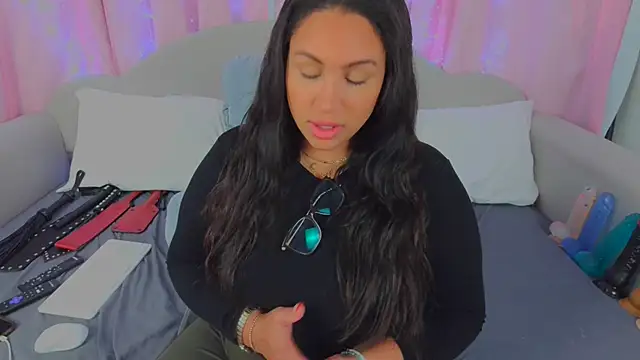 Snapshot of MeghanXO chatting on February 11, 2:46 pm MeghanXO online show from February 11, 2:46 pm