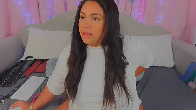 Snapshot of MeghanXO chatting on February 17, 1:21 pm MeghanXO online show from February 17, 1:21 pm