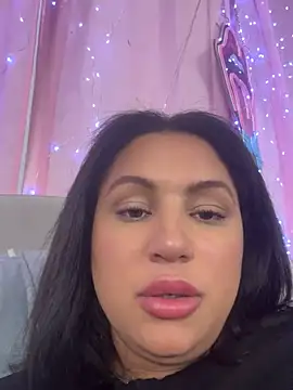 Snapshot of MeghanXO chatting on March 16, 3:28 pm MeghanXO online show from March 16, 3:28 pm