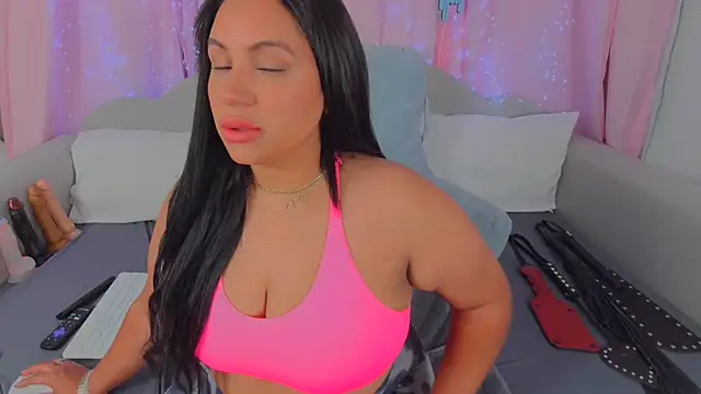 Snapshot of MeghanXO chatting on October 13, 1:11 pm MeghanXO online show from October 13, 1:11 pm