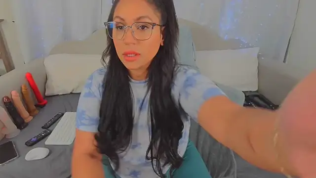 MeghanXO online show from December 21, 12:45 pm