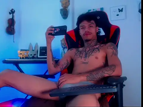 matew rodriguez8 online show from May 11, 10:51 pm