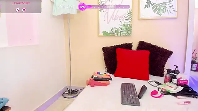 Snapshot of pameela_brown chatting on March 8, 5:17 am pameela brown online show from March 8, 5:17 am