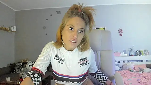 Snapshot of Orchideaxx chatting on March 10, 1:01 am Orchideaxx online show from March 10, 1:01 am