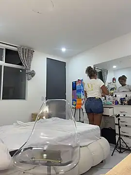Snapshot of stormyy_ chatting on June 25, 12:32 am stormyy online show from June 25, 12:32 am