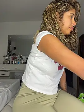 Snapshot of stormyy_ chatting on June 27, 1:21 am stormyy online show from June 27, 1:21 am