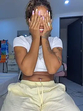 Snapshot of stormyy_ chatting on July 1, 1:29 am stormyy online show from July 1, 1:29 am
