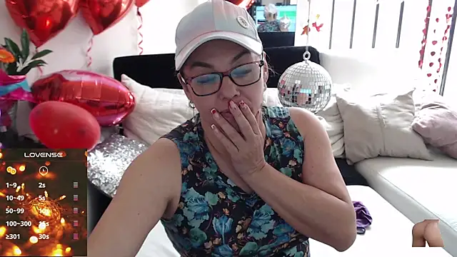 Myrnasexxx online show from February 18, 6:04 pm