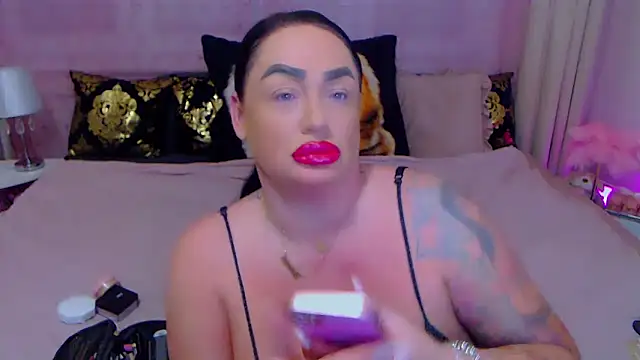 Snapshot of BustyVicky chatting on November 26, 9:27 pm BustyVicky online show from November 26, 9:27 pm