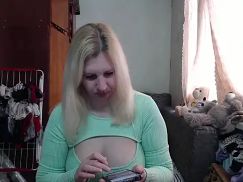 BustyBlond online show from February 15, 6:33 am