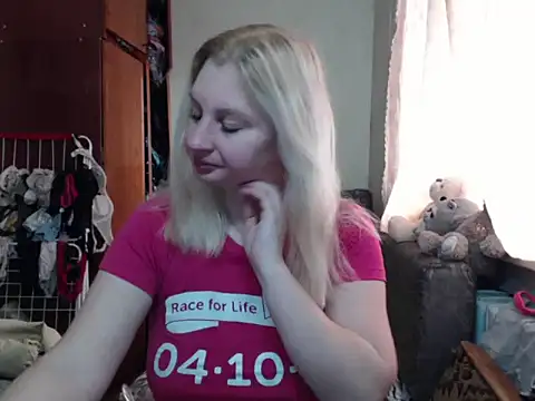 BustyBlond online show from March 6, 5:14 am