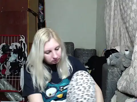 BustyBlond online show from March 11, 6:10 am