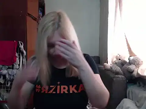 BustyBlond online show from March 14, 9:57 am