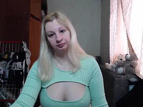 BustyBlond online show from March 18, 6:03 am