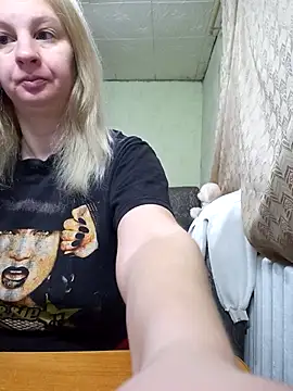 BustyBlond online show from January 17, 4:39 am