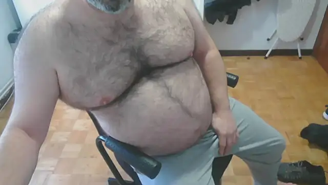 mikeyhotbear online show from November 25, 9:20 am
