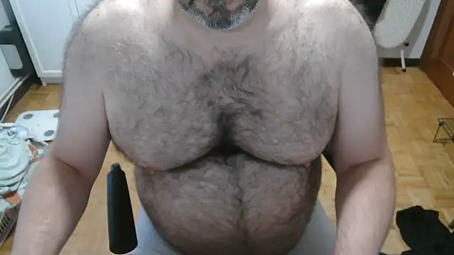 mikeyhotbear online show from June 16, 5:21 am