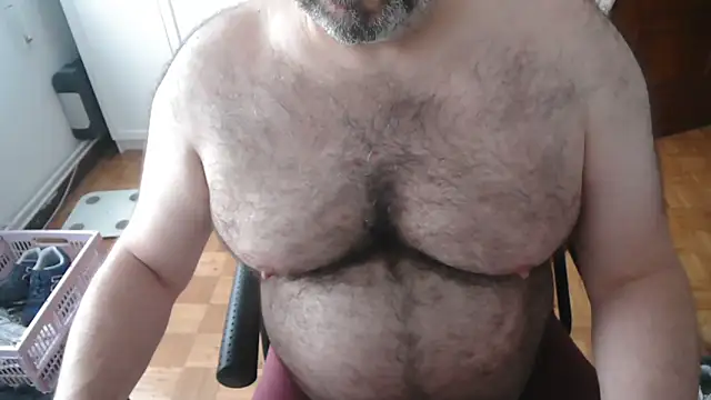 Snapshot of mikeyhotbear chatting on June 18, 9:14 am mikeyhotbear online show from June 18, 9:14 am