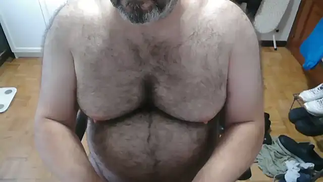 Snapshot of mikeyhotbear chatting on July 5, 5:58 am mikeyhotbear online show from July 5, 5:58 am