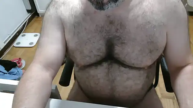 Snapshot of mikeyhotbear chatting on July 6, 4:09 am mikeyhotbear online show from July 6, 4:09 am