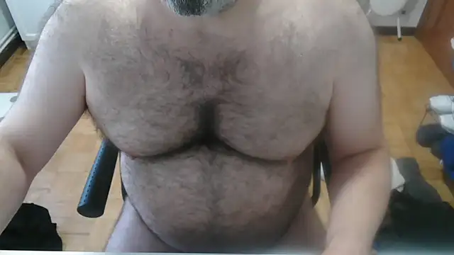 Snapshot of mikeyhotbear chatting on July 13, 5:43 am mikeyhotbear online show from July 13, 5:43 am