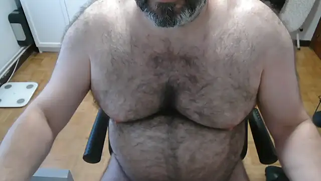 Snapshot of mikeyhotbear chatting on July 15, 5:34 am mikeyhotbear online show from July 15, 5:34 am