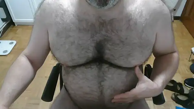 Snapshot of mikeyhotbear chatting on July 19, 5:11 am mikeyhotbear online show from July 19, 5:11 am
