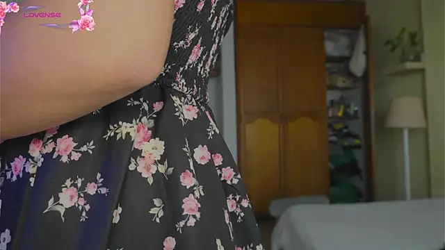 Snapshot of GabriSaenz chatting on June 24, 1:21 pm GabriSaenz online show from June 24, 1:21 pm