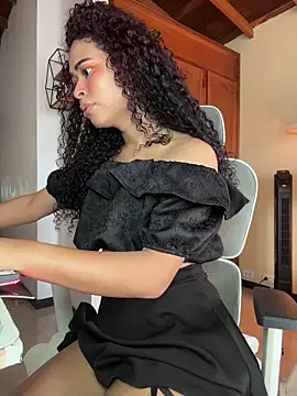 Snapshot of GabriSaenz chatting on July 9, 1:59 pm GabriSaenz online show from July 9, 1:59 pm