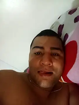 Snapshot of EISONREINA11 chatting on October 18, 11:11 am EISONREINA11 online show from October 18, 11:11 am