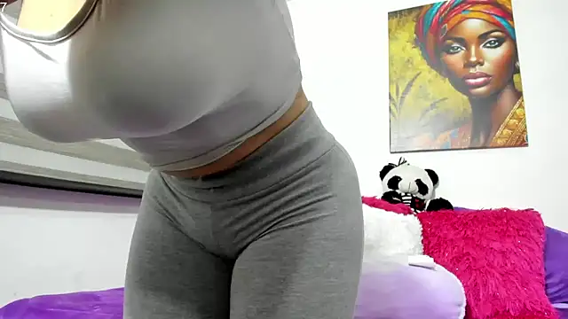 Snapshot of Emiily_88 chatting on March 9, 8:40 am Emiily 88 online show from March 9, 8:40 am