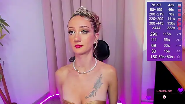 Snapshot of Bella-White chatting on October 8, 6:49 pm Bella-White online show from October 8, 6:49 pm