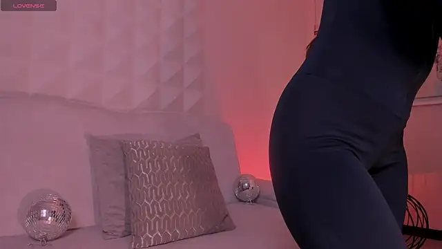 Snapshot of ErikaBenz_ chatting on April 5, 11:29 am ErikaBenz online show from April 5, 11:29 am