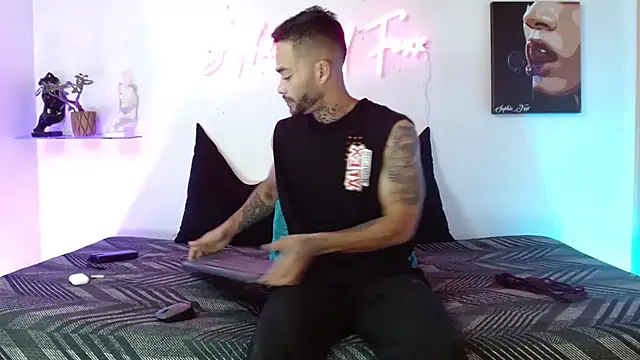 SophieFoxx17 online show from April 22, 12:07 pm