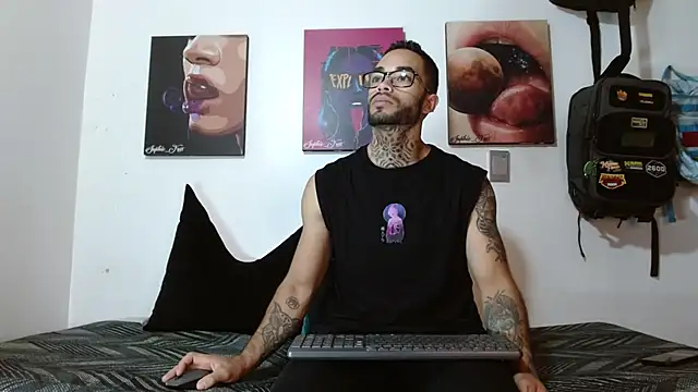 SophieFoxx17 online show from July 24, 12:03 pm
