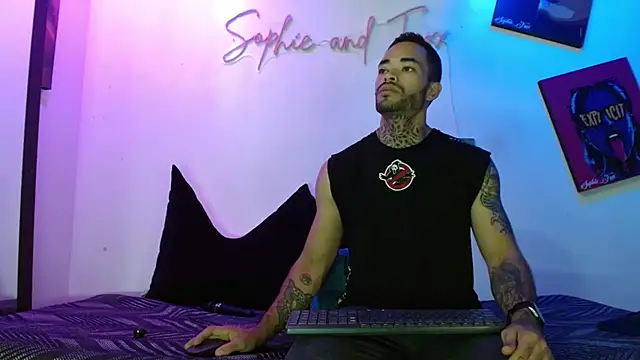 SophieFoxx17 online show from July 28, 12:01 pm