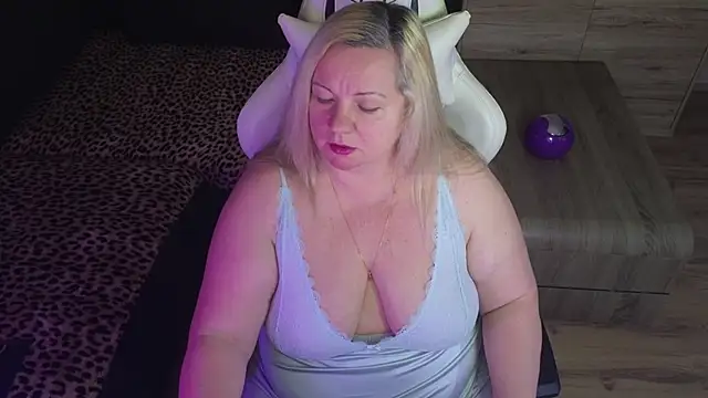 Snapshot of MolligSpielle chatting on November 20, 6:51 pm MolligSpielle online show from November 20, 6:51 pm