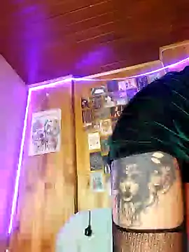 Snapshot of _Laary chatting on January 14, 10:44 pm  Laary online show from January 14, 10:44 pm