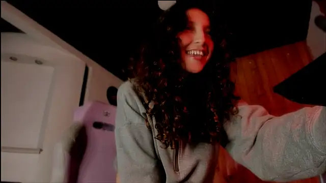 Snapshot of _Laary chatting on February 12, 11:41 pm  Laary online show from February 12, 11:41 pm