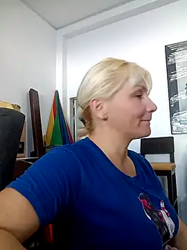 Snapshot of Nicolle_Milf chatting on December 30, 9:19 pm Nicolle Milf online show from December 30, 9:19 pm