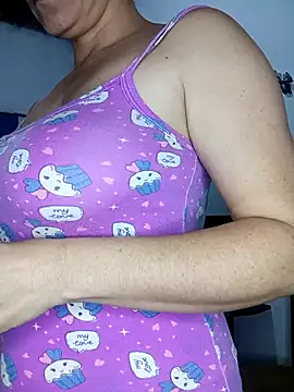 Snapshot of Nicolle_Milf chatting on February 25, 4:35 am Nicolle Milf online show from February 25, 4:35 am