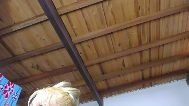 Nicolle Milf online show from December 5, 6:04 pm