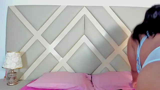 SSCARLETH  online show from February 19, 7:05 pm