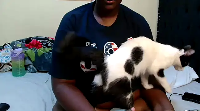 Toomuchbooty33 online show from March 7, 3:40 am